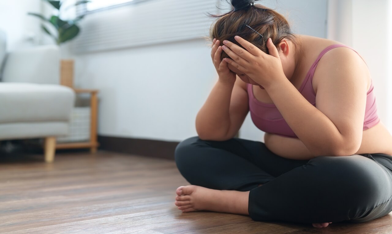 Como lidar com as emoções e os desafios psicológicos durante a jornada de emagrecimento